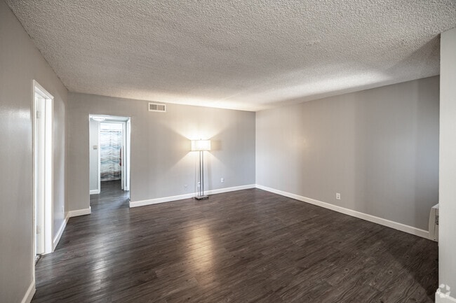 3BR, 2BA - 1,100SF - Living Room