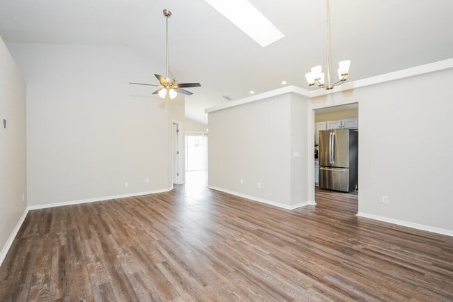 Photo - 1035 Pine St