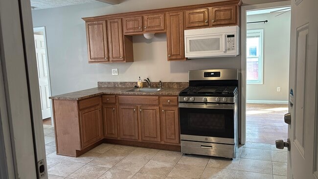 Photo - 12010 Paul Ave