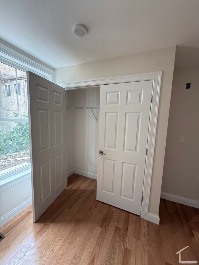64 Ashford St
