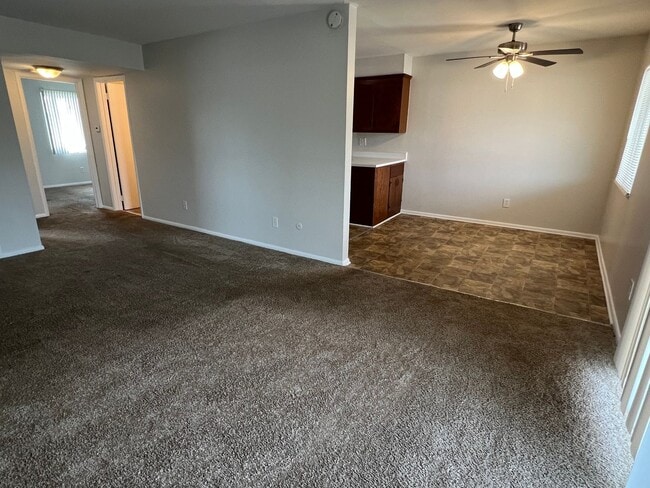 Photo - Warren Park 2 Bedroom Apartment Unidad 9128 E 10th St- 6