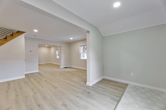 Photo - 205 Island Rd