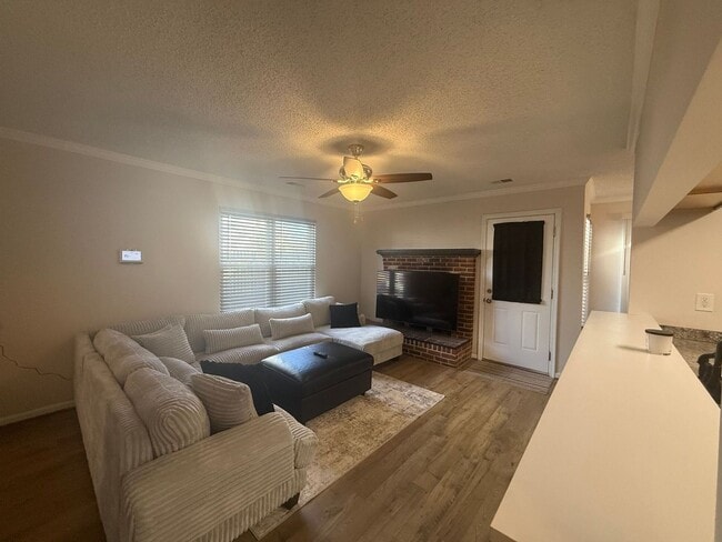 Photo - BeautifullyTownhome in Sought-After Indian Lakes * Ask Abut Our Zero Deposit*