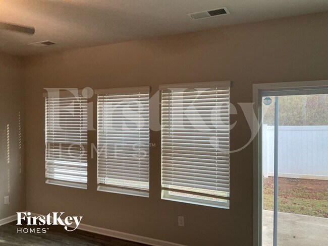 Photo - 3302 Newell Vlg Dr