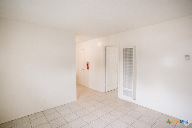 Building Photo - 1239 N LBJ Dr Unit E Rental