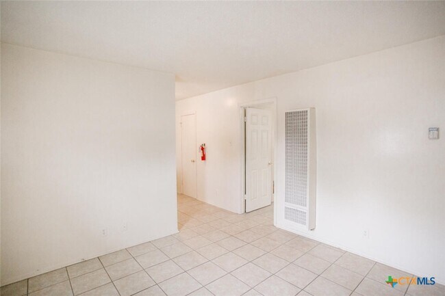 Photo - 1239 N LBJ Dr Unit E