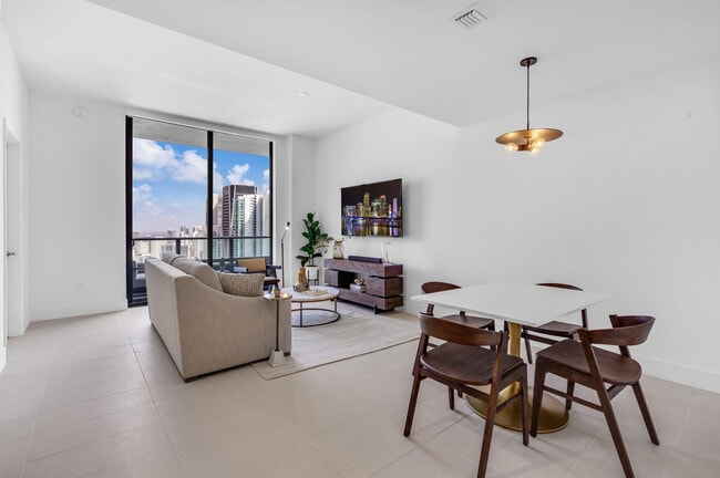 Photo - 485 NE 2nd Ave Unidad SI ID1540426P
