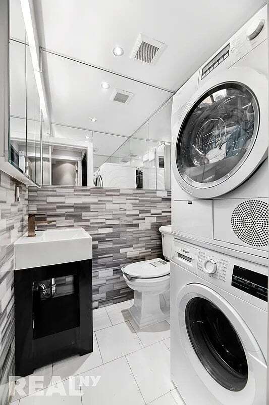 Photo - 127 E 7th St Unit 1B