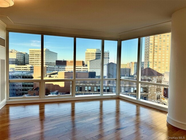 Building Photo - 1 Renaissance Square