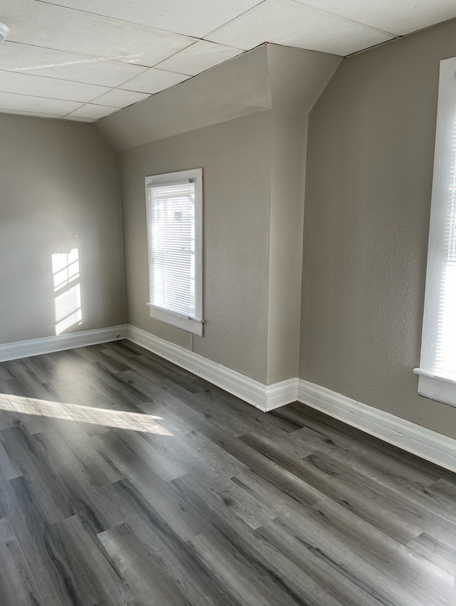 Photo - 829 W Franklin St Unit 829 W. Franklin St 1/2