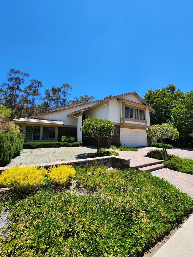 Building Photo - 4 Bedroom House in Scripps Ranch South Of Pomerado(Crown Pointe)