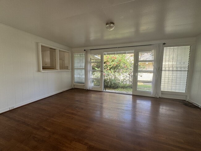 Photo - 3040 Lakimau St