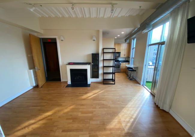 Living Room - 1320 13th St NW Unidad 43