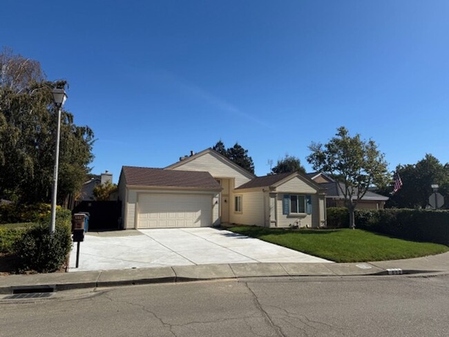 Beautiful 3-Bedroom Benicia Home - Beautiful 3-Bedroom Benicia Home