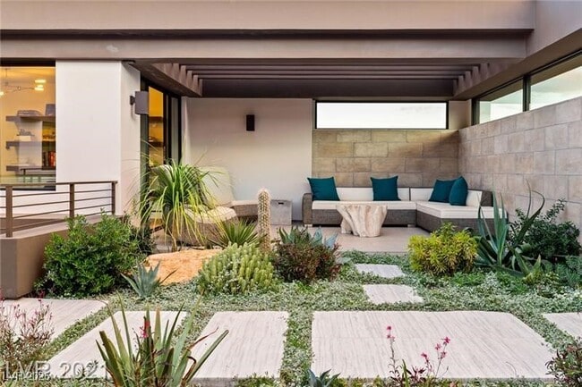 Photo - 4 Soaring Bird Ct