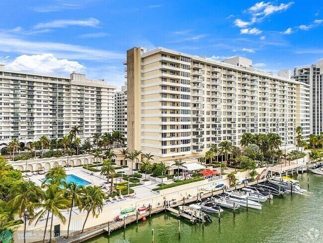 Building Photo - 5600 Collins Ave Unit 14B Rental