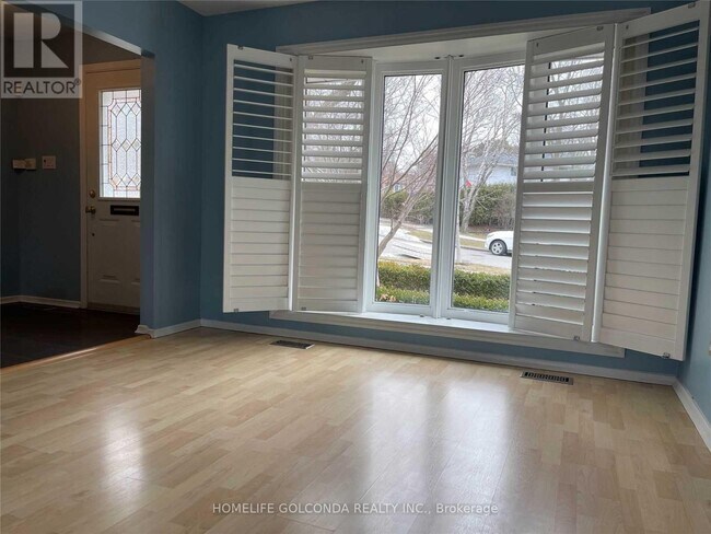 Photo - 24 Meadowglade Crescent