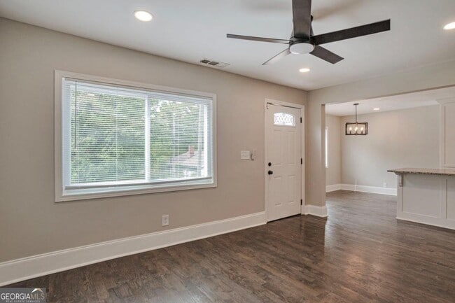 Photo - 985 Fair St SW