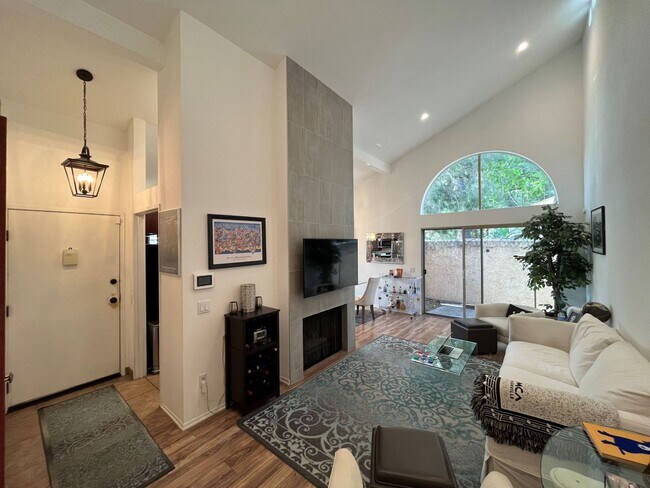 Photo - LOCATION! 2+2 w/parking, upgrades + in-uni...