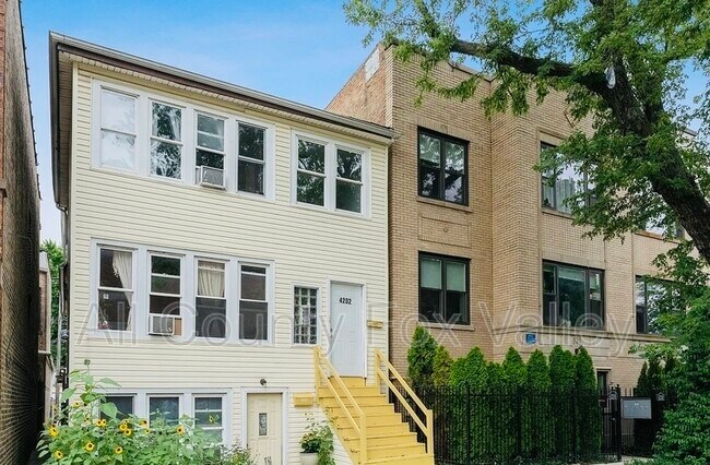 Building Photo - 4202 N Sacramento Ave Unit 3 Rental