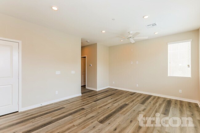 Photo - 31589 Dwight Dr