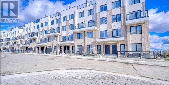 Photo - 1695 Dersan St