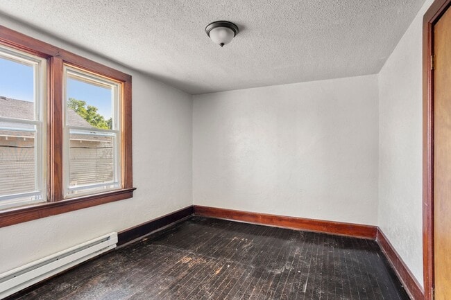 Photo - 1100 N Van Buren St Unit 3 - Upper