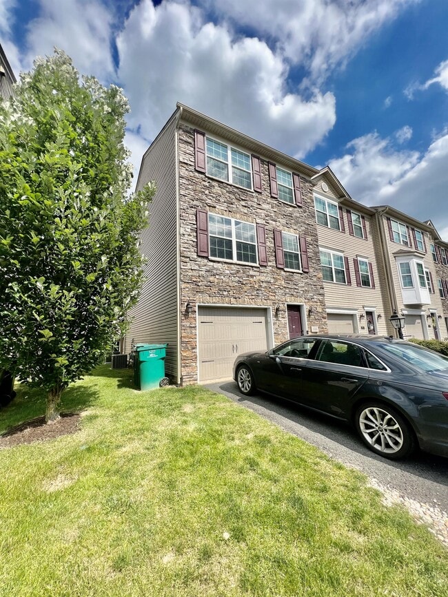 Photo - 40 Barrington Ct