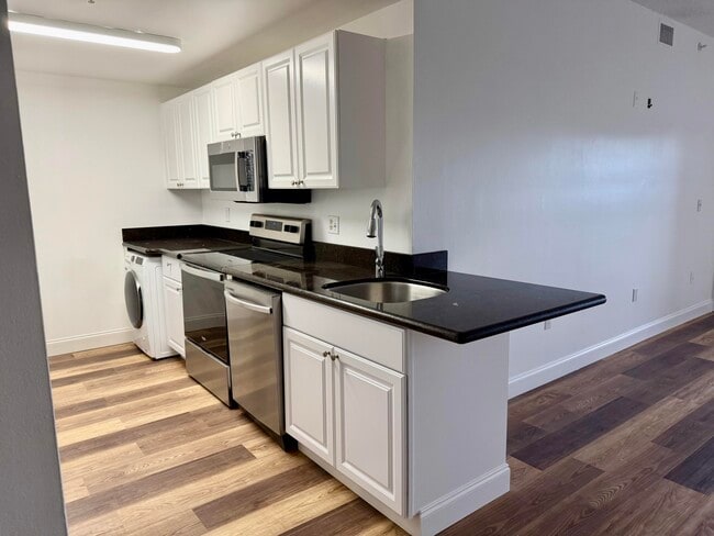 Photo - 2080 Greenview Shores Blvd Unit 421