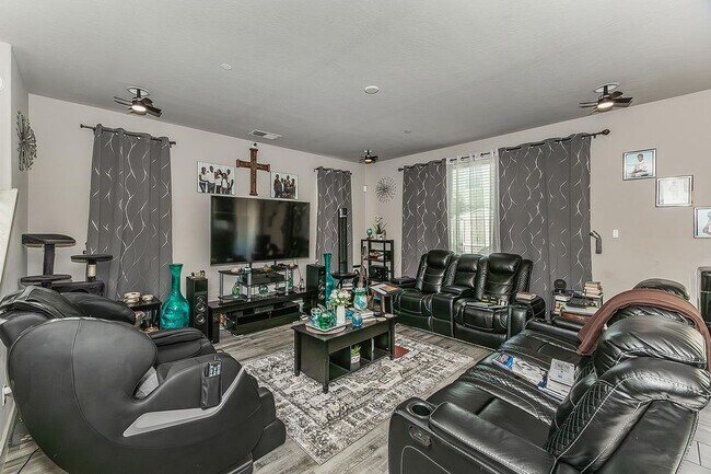 3549 Taylor Ln