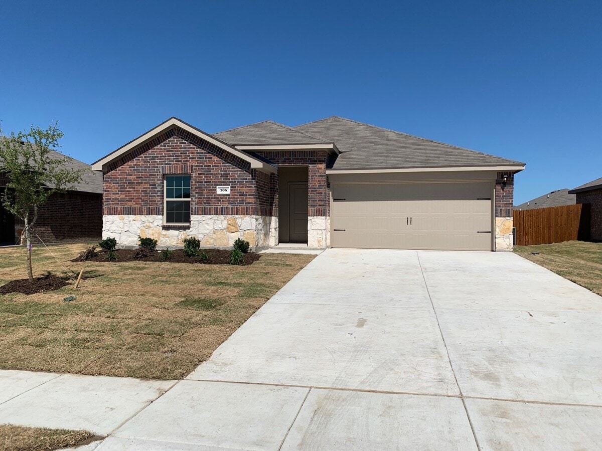 Photo - 705 Saddle Oak Ln