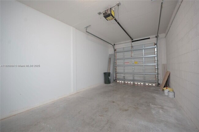 Photo - 2406 Centergate Dr