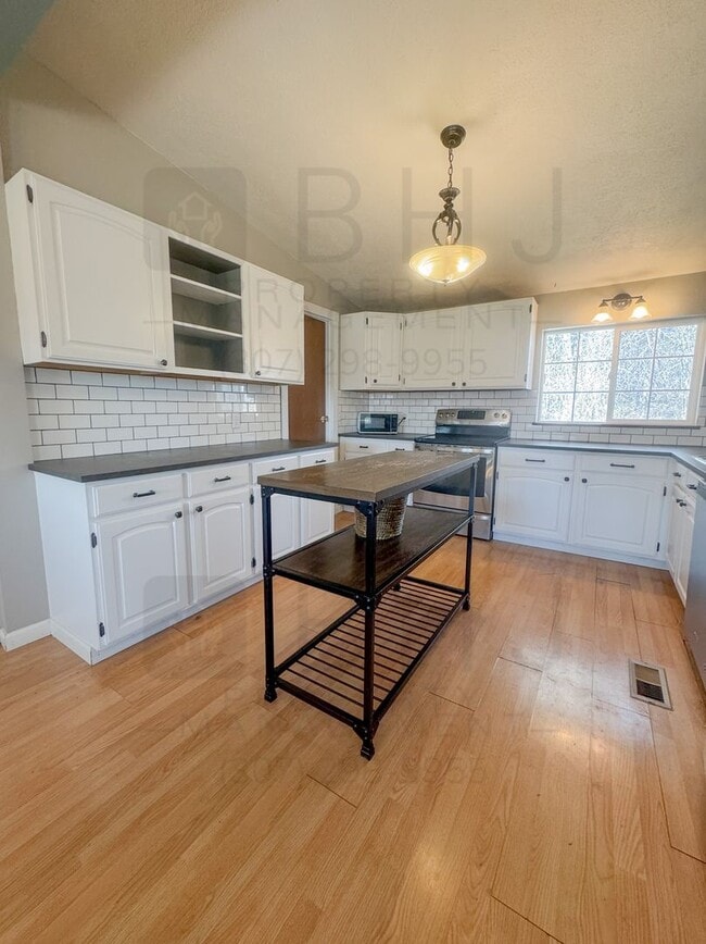 Photo - 4 BEDROOM / 2 BATH HOME IN SCSD1!