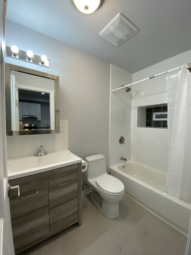 Photo - 2893 S Archer Ave Unidad 2