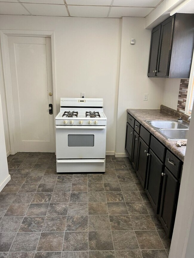 1 Bed 1 Bath Duplex Rental House Rental in Waterloo, IA