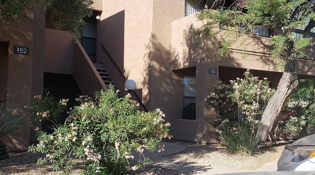Building Photo - Beautiful 2-bedroom, 2-bath condo in the highly desirable Quail Run community!