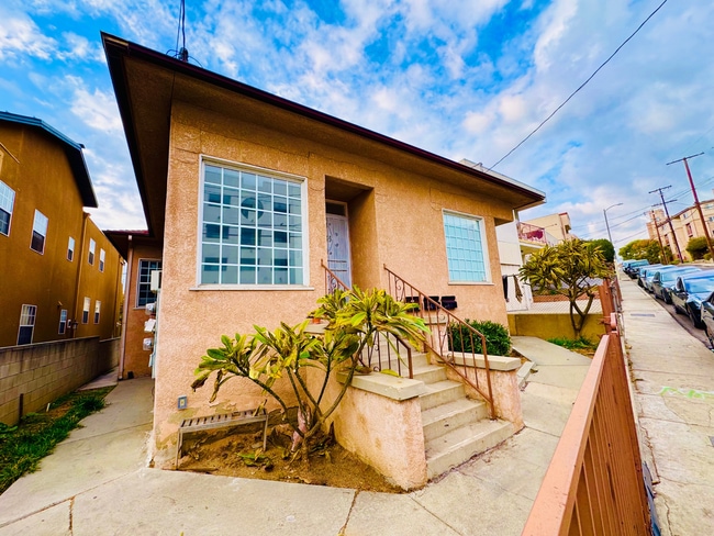 Building Photo - Charming Vintage Two-Bedroom Bungalow with Dining Room & Office