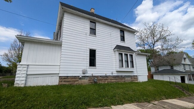 Photo - Spacious 5-bedroom, 1-bath home offers flexible living across multiple levels in Akron
