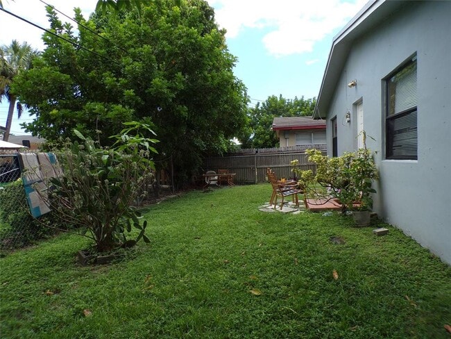 Photo - 2725 SW 9th St Unit 1