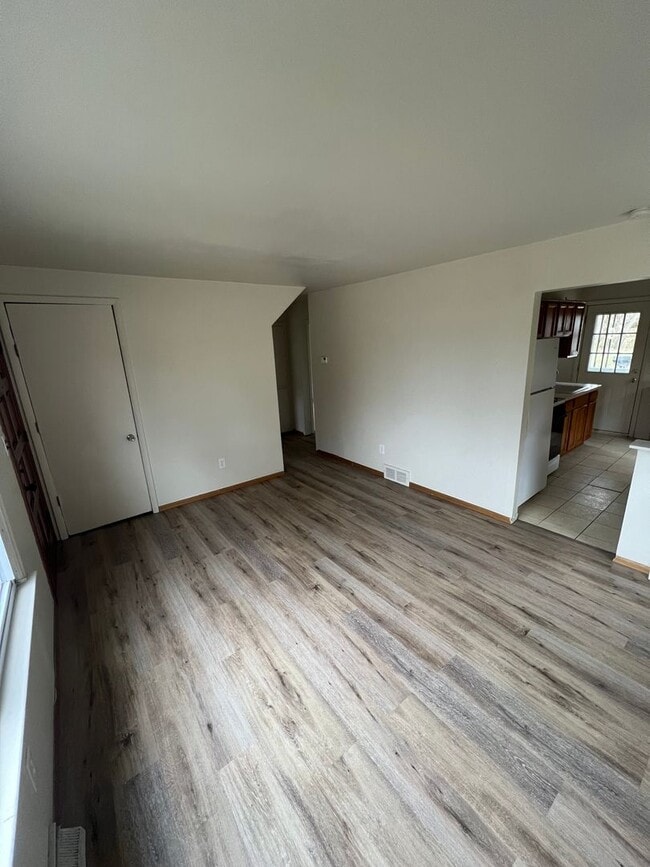 Photo - 23556 Lawson Ave
