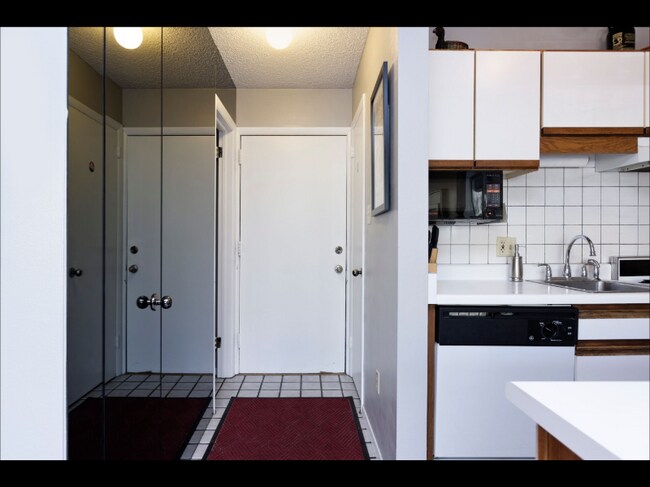 Photo - 725 E Main St