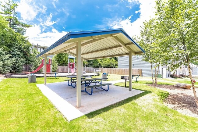 1206 Highwood Ln