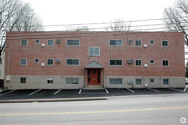Building Photo - Larchmont Terrace Unit C3 Rental