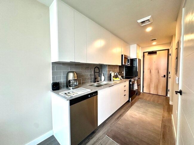 Building Photo - 105 NE 25th St Unit S2