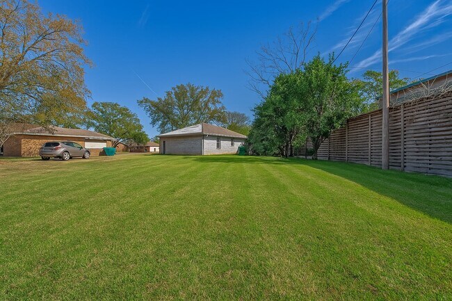 Photo - 7315 Housman