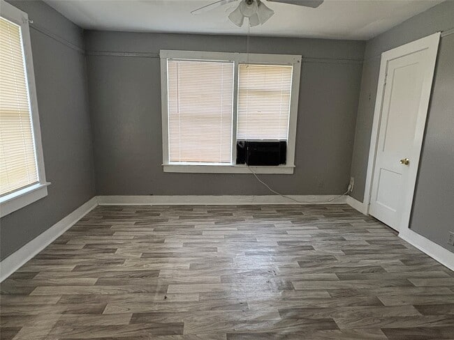 Photo - 715 W 4th St