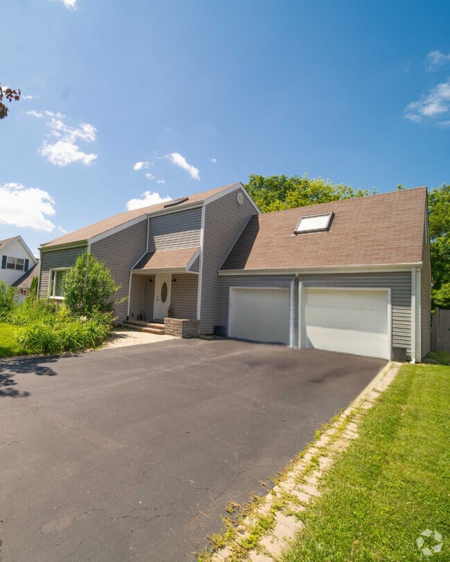 Building Photo - 304 Seafarer Dr Rental