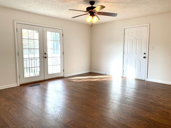 Photo - 402 Jack Miller Blvd