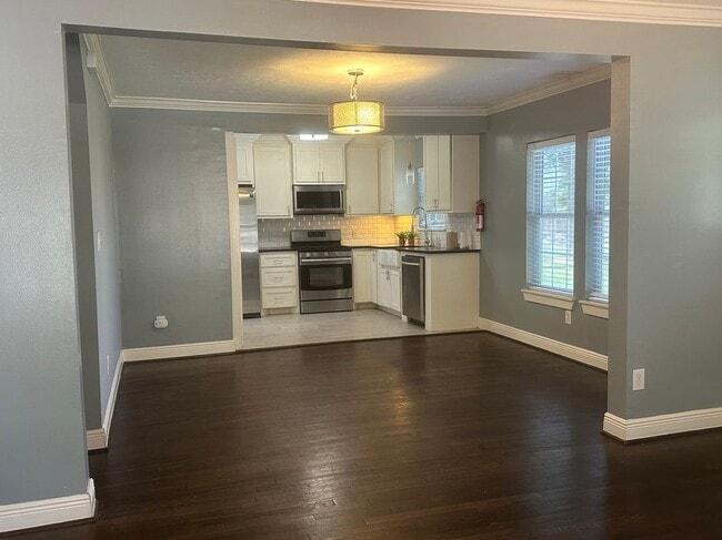 Photo - 4924 Polk St