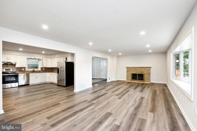 Photo - 14111 Willoughby Rd